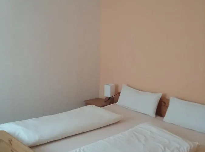 Refugium Thanatcha * רייל