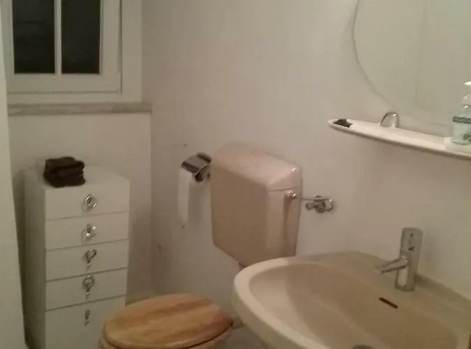 Refugium Thanatcha * רייל